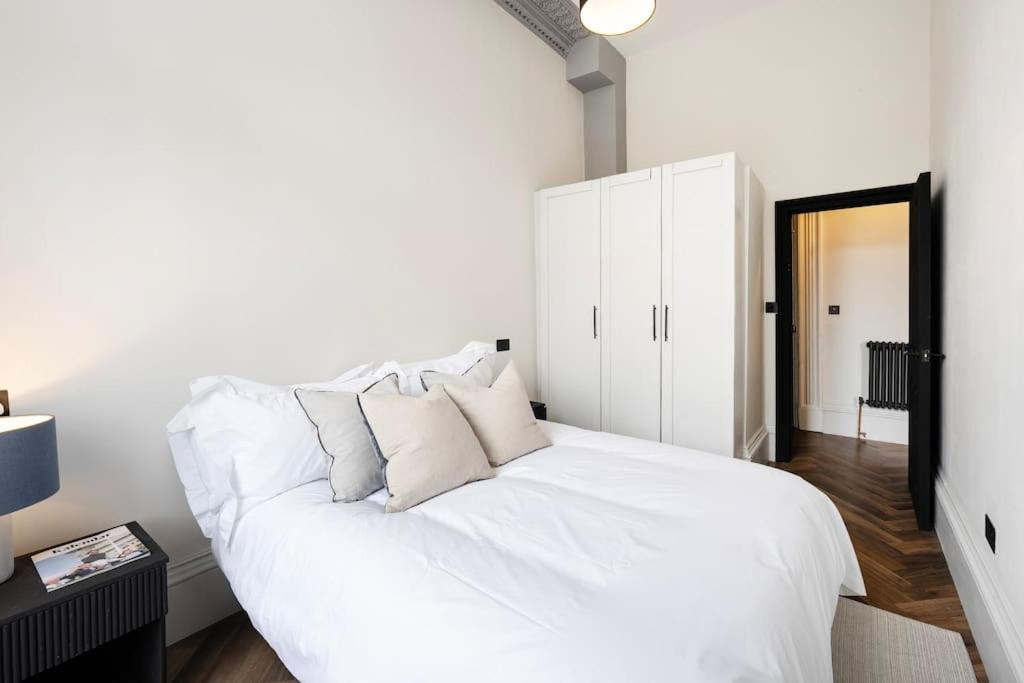 High End Free Parking Wifi Balcony Ensuite Cheltenham Kültér fotó