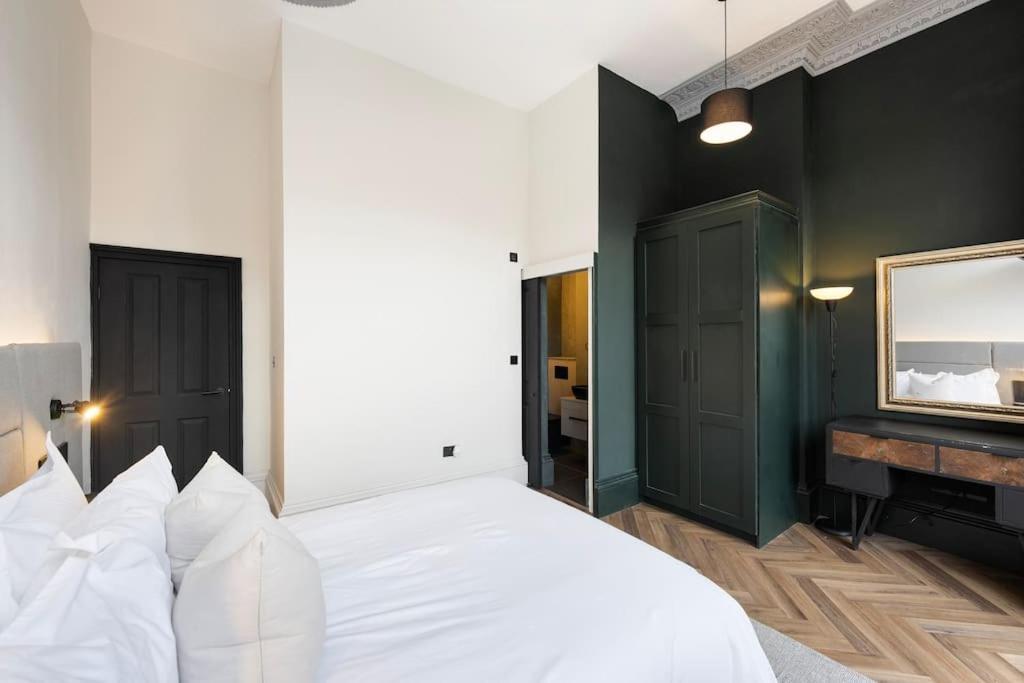 High End Free Parking Wifi Balcony Ensuite Cheltenham Kültér fotó